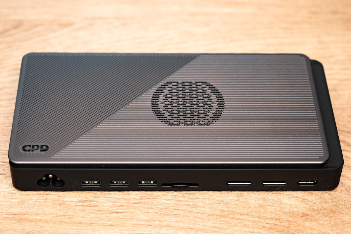 薄くて軽い外付けGPU、試してみるとハイパワーで便利。Radeon RX 7600M