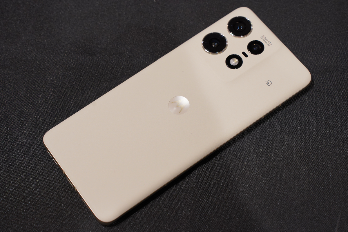 ソフトバンクから「motorola edge 50s pro」、「神ジューデン」スマホ