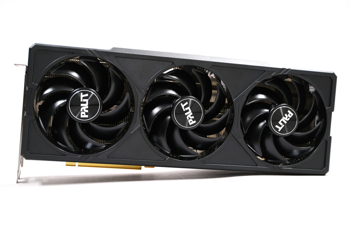 逆に全く光らない「Palit GeForce RTX 4080 SUPER JetStream OC