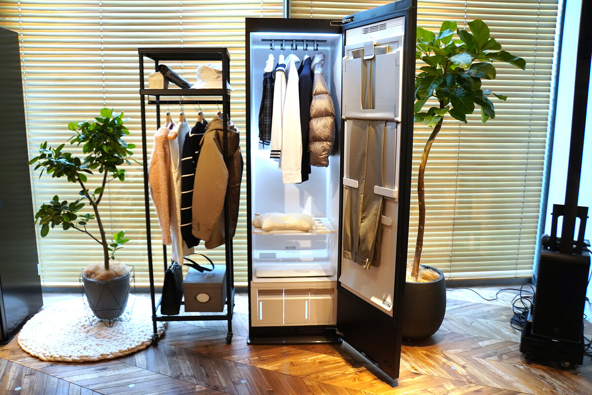 ロッカー型の衣類ケア家電「LG Styler」にパワフルな手持ちスチーマー