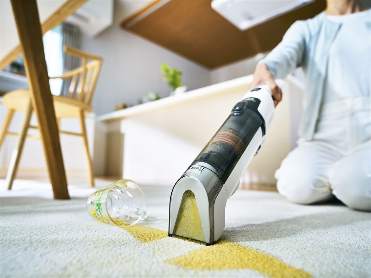 シャークニンジャ、ハンディ利用のコードレスシミ取りクリーナーを日本