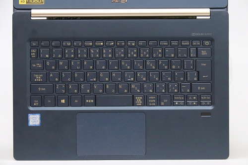 つまんで持ちはしないけど、14型で938gのクラムシェル - 日本エイサー