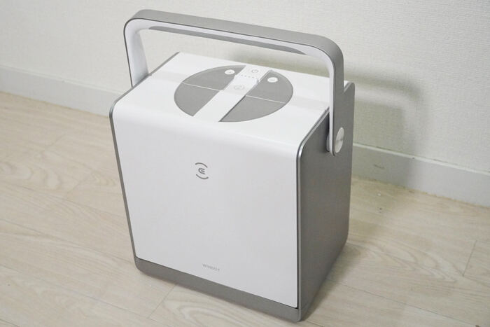 一度使ったら手放せなくなる、エコバックスの窓ふきロボット掃除機