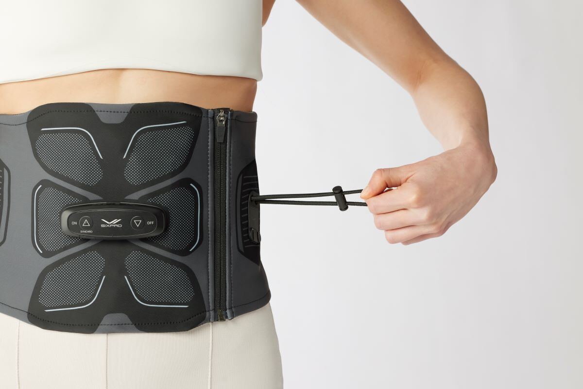 巻くだけで腹筋や腰を鍛える、医療関係者からも評価されたSIXPADの最新