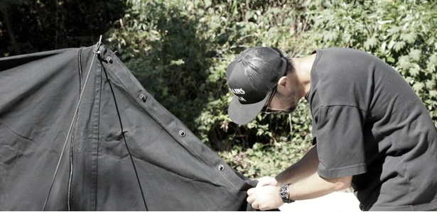 無骨なソロキャンプにぴったり！完全日本製パップテント「Fireproof