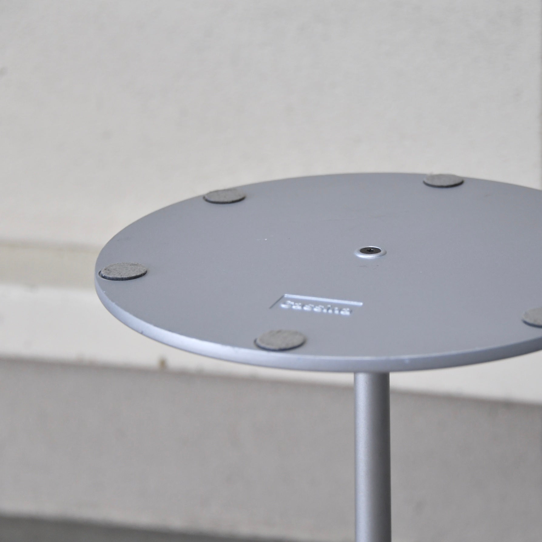 Cassina ixc. 252 ON-OFF Side table Piero Lissoni Italian modern