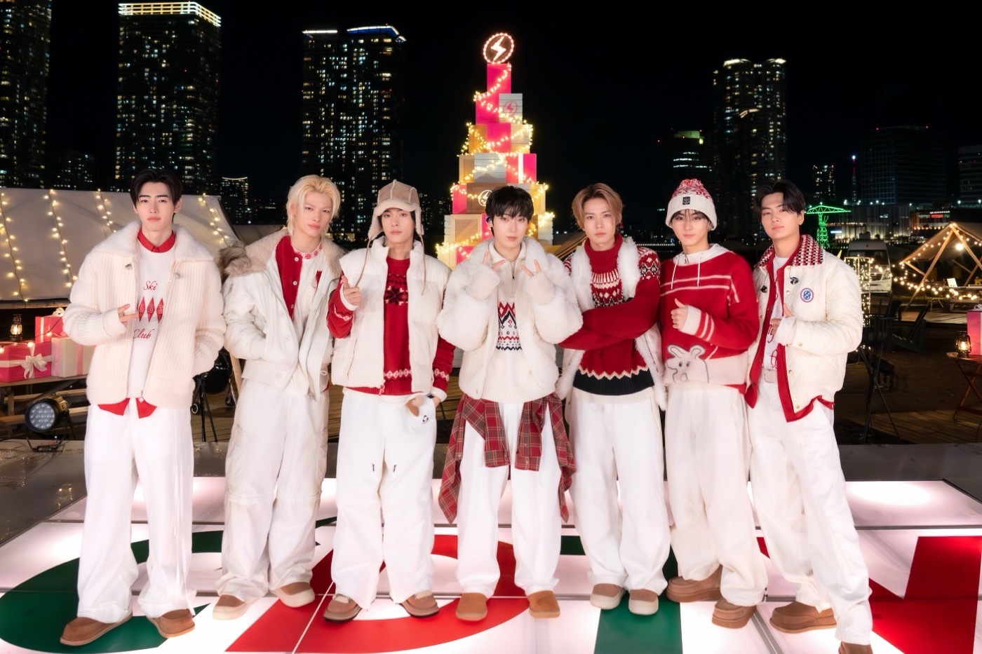 ENHYPEN「XO」を日本の音楽番組で初披露！甘いホリデールックに大反響