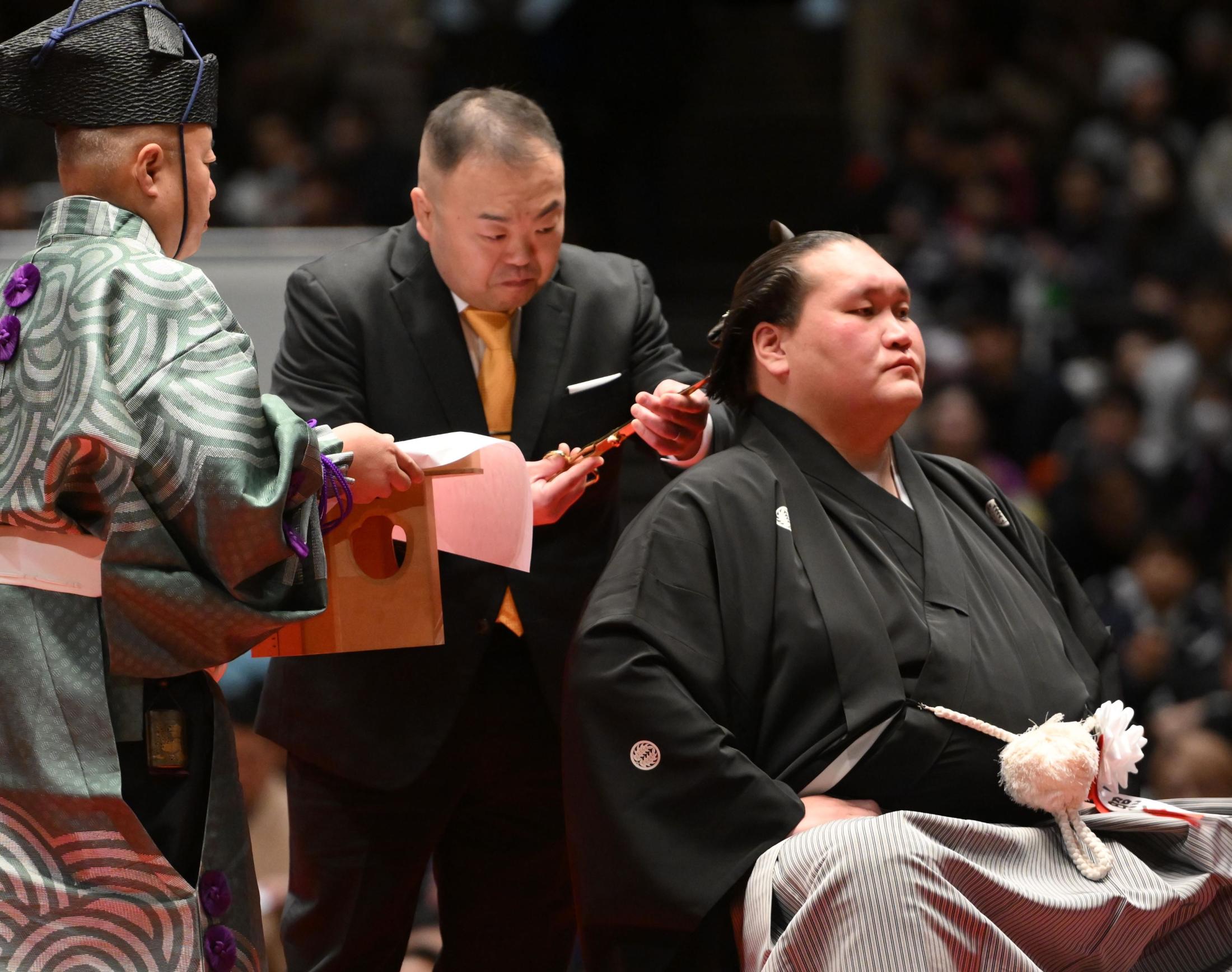 どん底の照ノ富士を支えた元付け人が断髪式に参加「こみ上げるものが