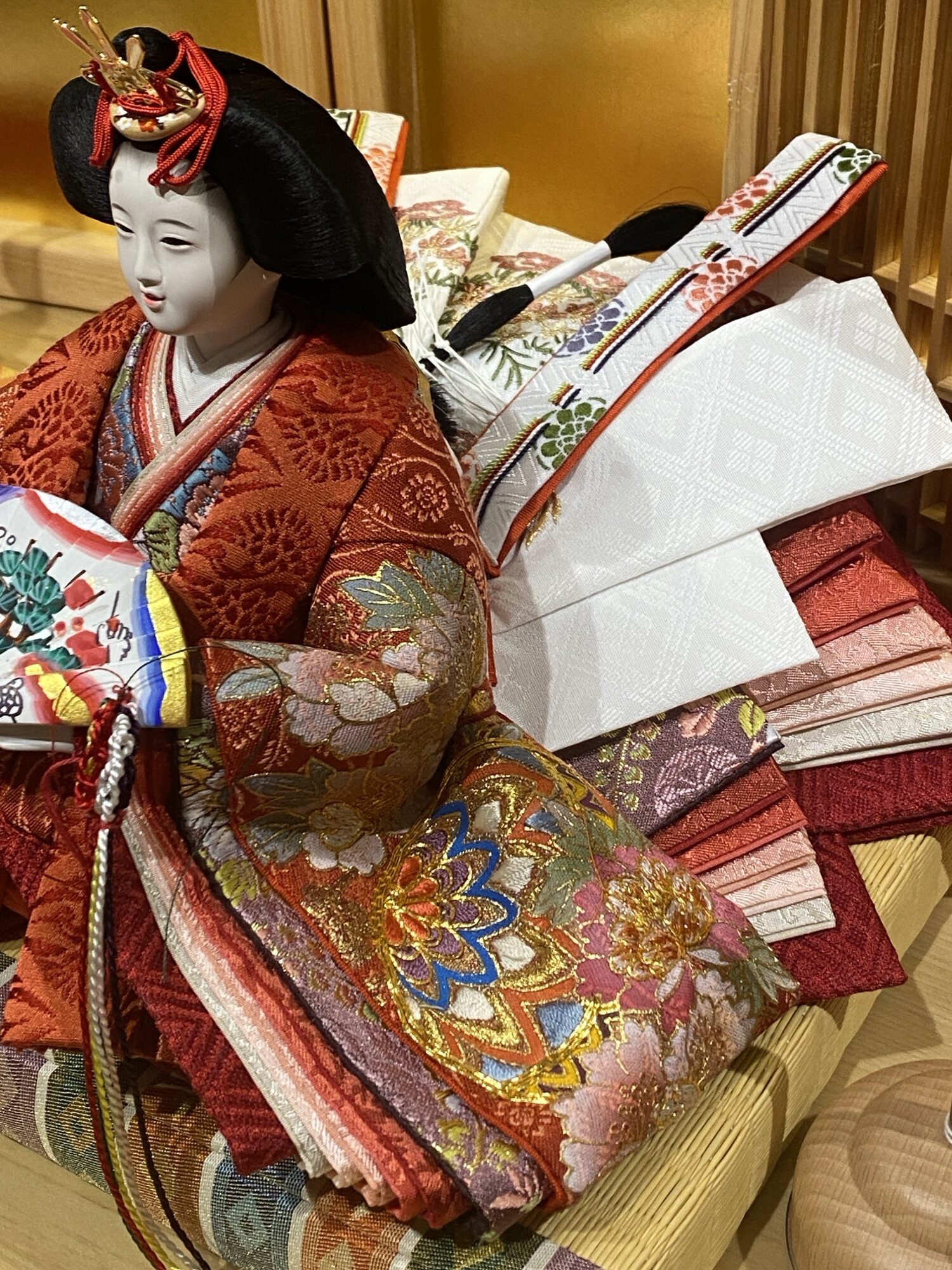 望月龍翠作 鞠牡丹刺繍｜人形のかに江