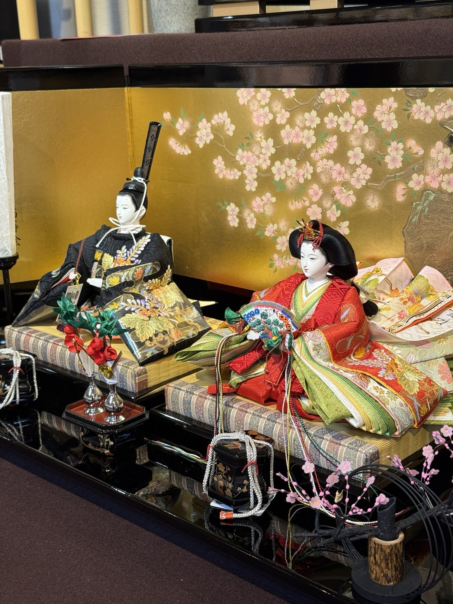 小出松寿作 霞に桐 桜花金屏風親王飾り｜人形のかに江