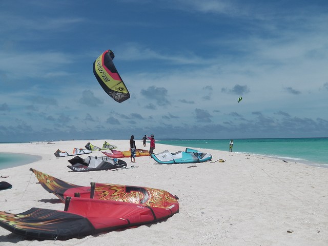 ナイスカイト-NICEKITE6/27 沖縄久米島はての浜！12平米パラダイス