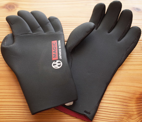 新古 / 未使用品」MAGIC 中古サーフグローブ 3mm Skin Mサイズ (No