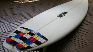 INSPIRE BUNNY HIP 中古ショートボード 5`11 デッキカーボンシステム