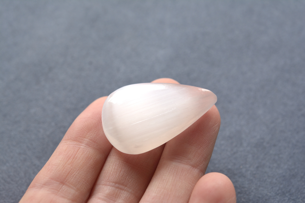 キャッツアイ・セレナイト【7】ルース・カボション（約34.5×21mm）