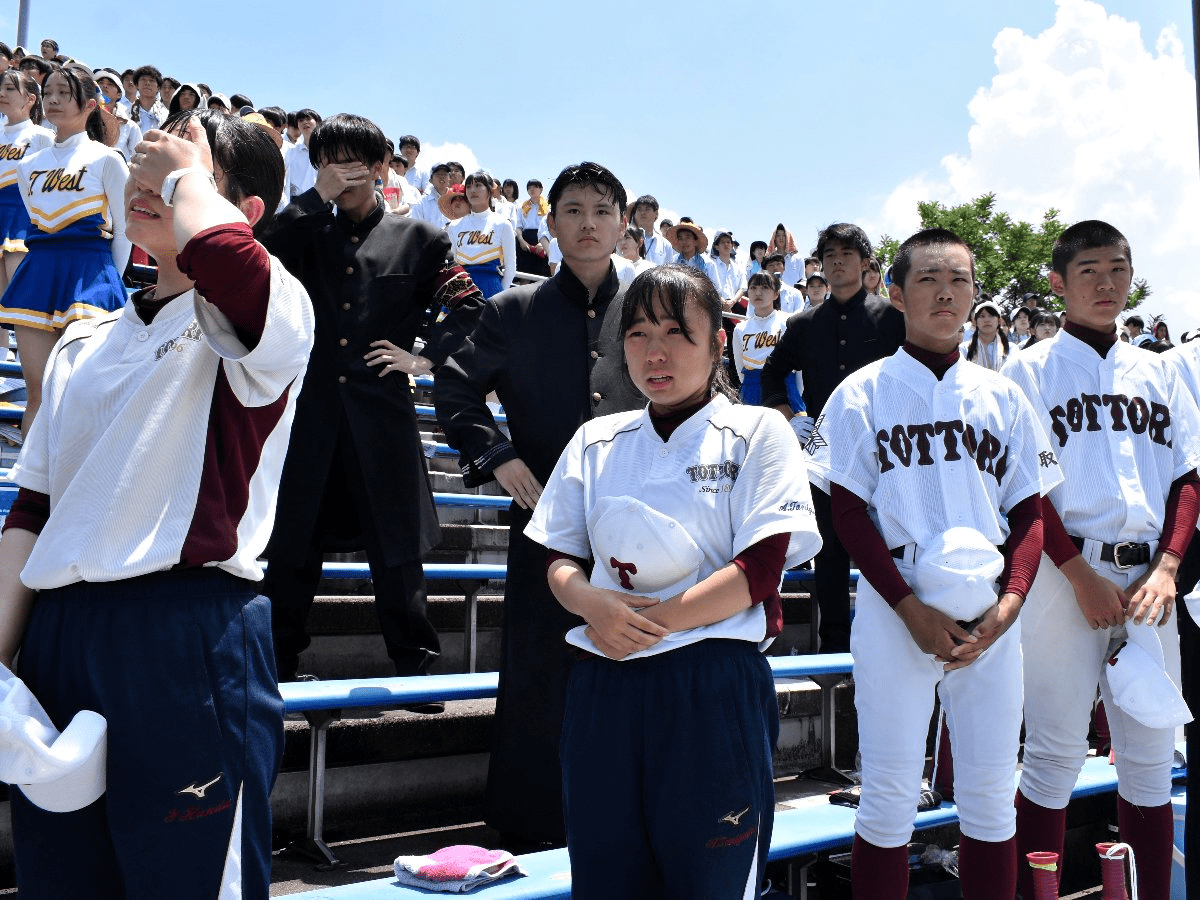 涙流し空見上げる 鳥取西スタンド 悔しさにじむ | 日本海新聞 NetNihonkai