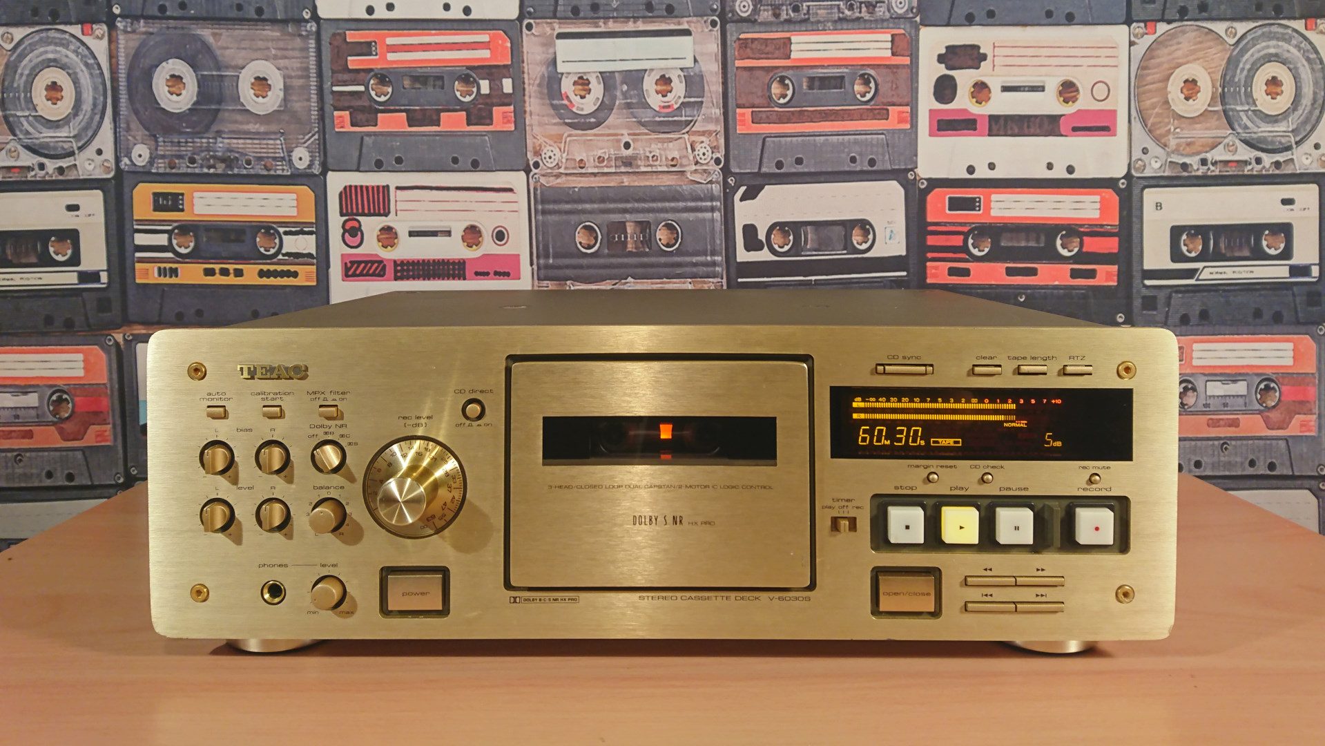 TEAC V-6030S 外観と内部を実機の画像で紹介 | スーパーカセッターズ