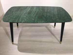 ダイニングテーブルとローテーブルの御紹介 天然大理石のエメラルド