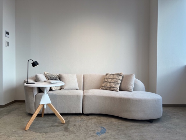 ソファのご紹介】穏やかなカーブが美しいベージュカラーソファ