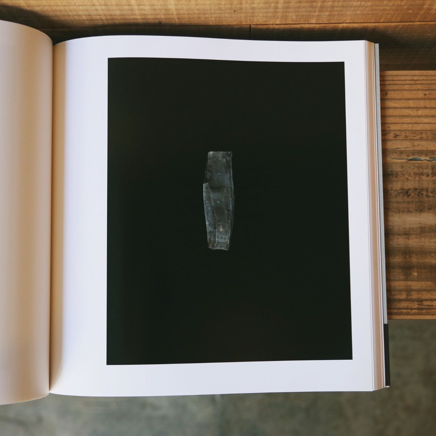 上田義彦が命を吹き込んだ、紀元前の石器たち | nostos books ノストス