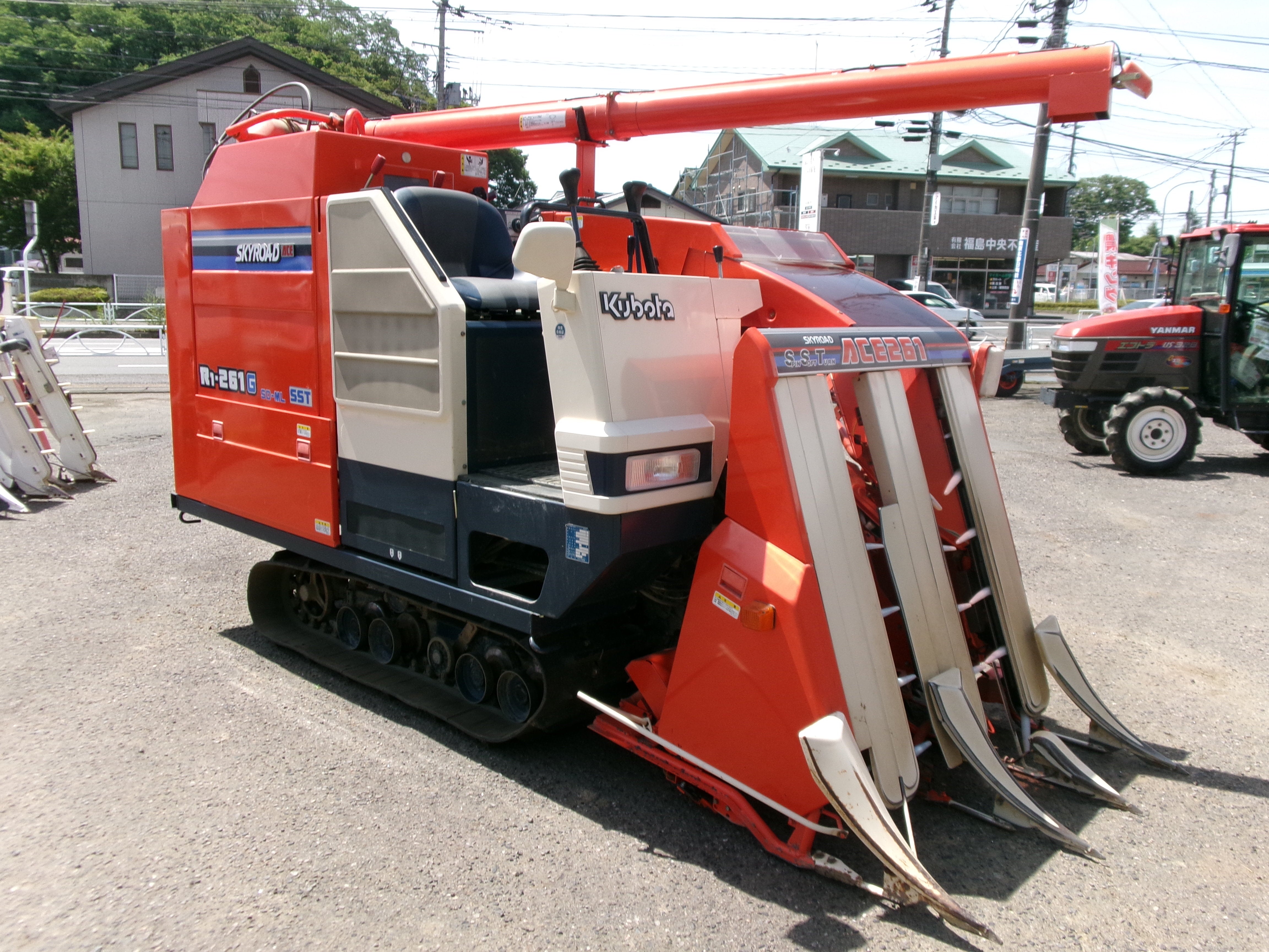 クボタ 中古 コンバイン 3条 26馬力 R1-261 SDMTL – 農キング