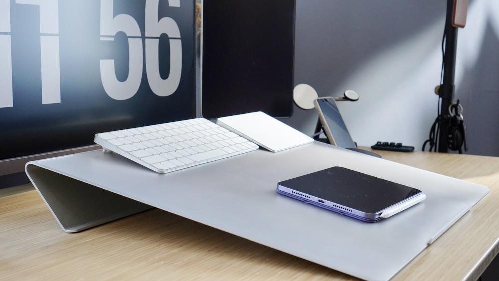 BORDERLESS ANGLE 10 レビュー | デスクに傾斜をつけて前傾姿勢や猫背