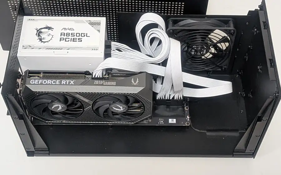 Razer Core X V2 実機レビュー 外付けGPUでビジネスPCがゲーミングPCに