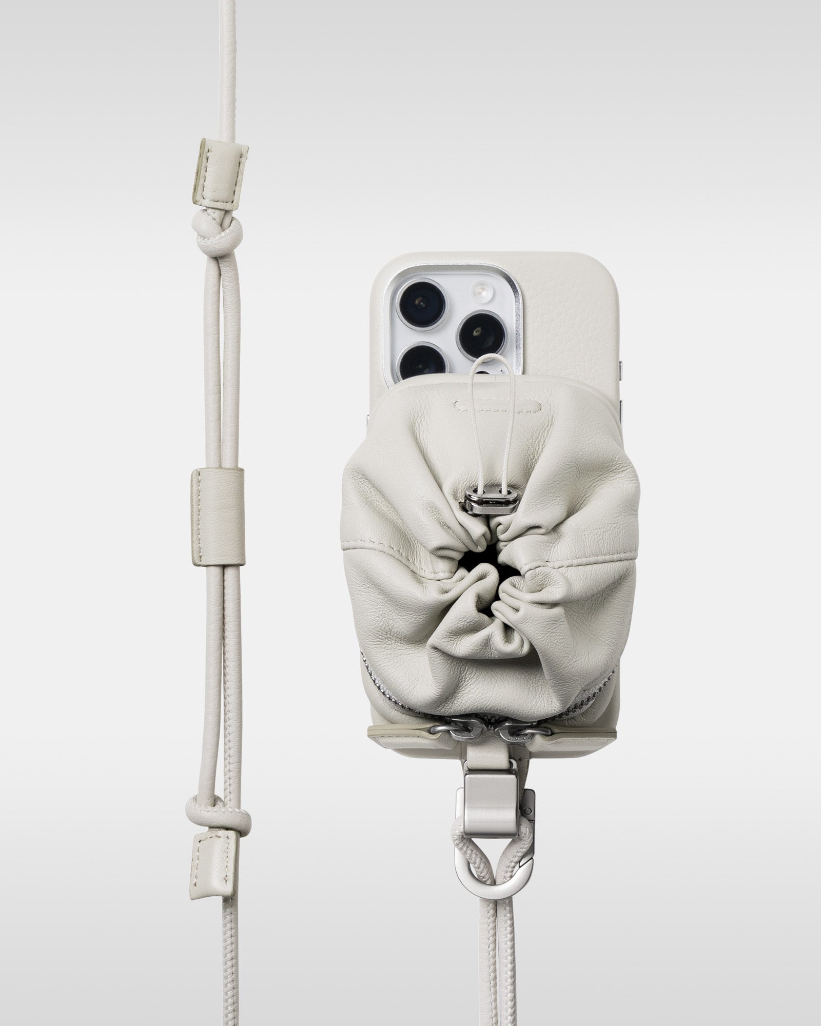 iPhone 17 / 16対応 レザーケースセット｜着脱ストラップ付きシープ