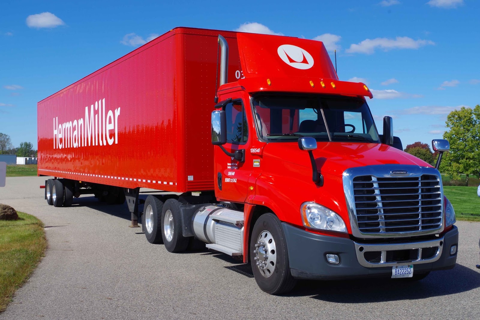 ハーマンミラーの実物トレーラー | 名作家具とデザインの話