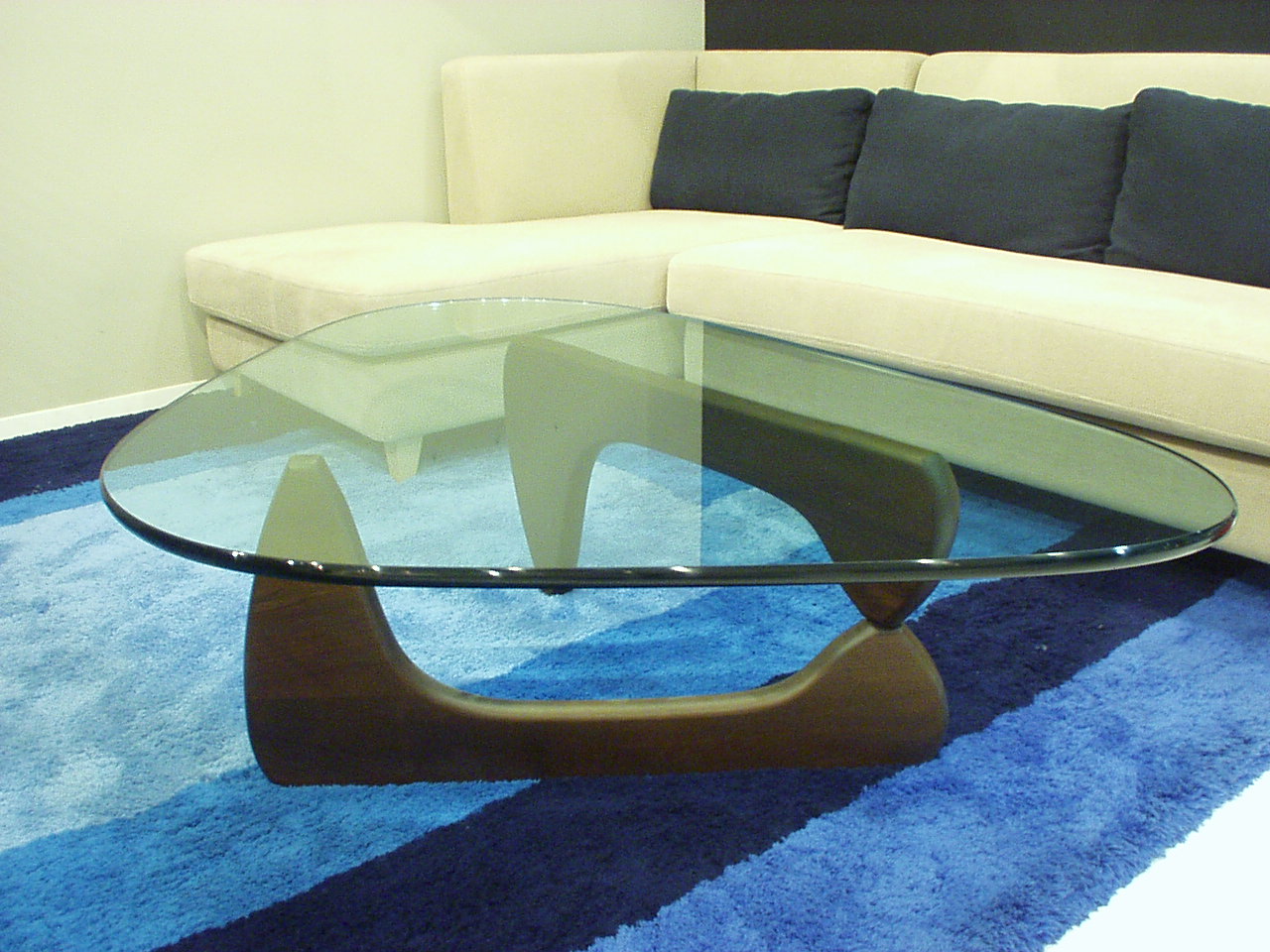 ハーマンミラー製ノグチコーヒーテーブルはなぜ日本で販売されていない