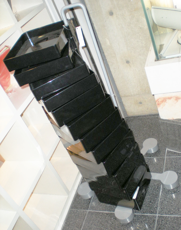 ジョエ・コロンボのボビーワゴンを長くしたような「スピニー」 | 名作