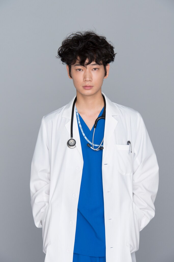 主人公の鴻鳥サクラを演じる綾野剛。 (c)TBS [画像ギャラリー 3/13