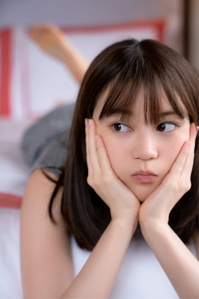 生田絵梨花写真集「インターミッション」（講談社）より。（撮影：中村