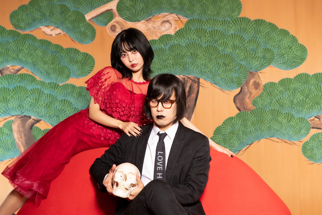 アーバンギャルド「言葉売り」MV公開、松永天馬と浜崎容子が熱帯植物園