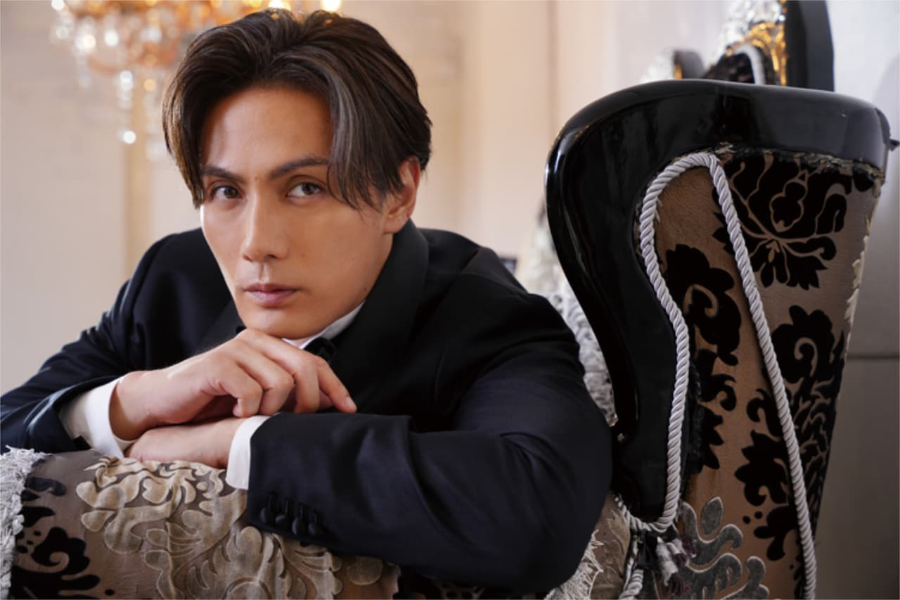 加藤和樹の20周年を彩るカレンダー、壁掛け＆卓上の2タイプ発売決定