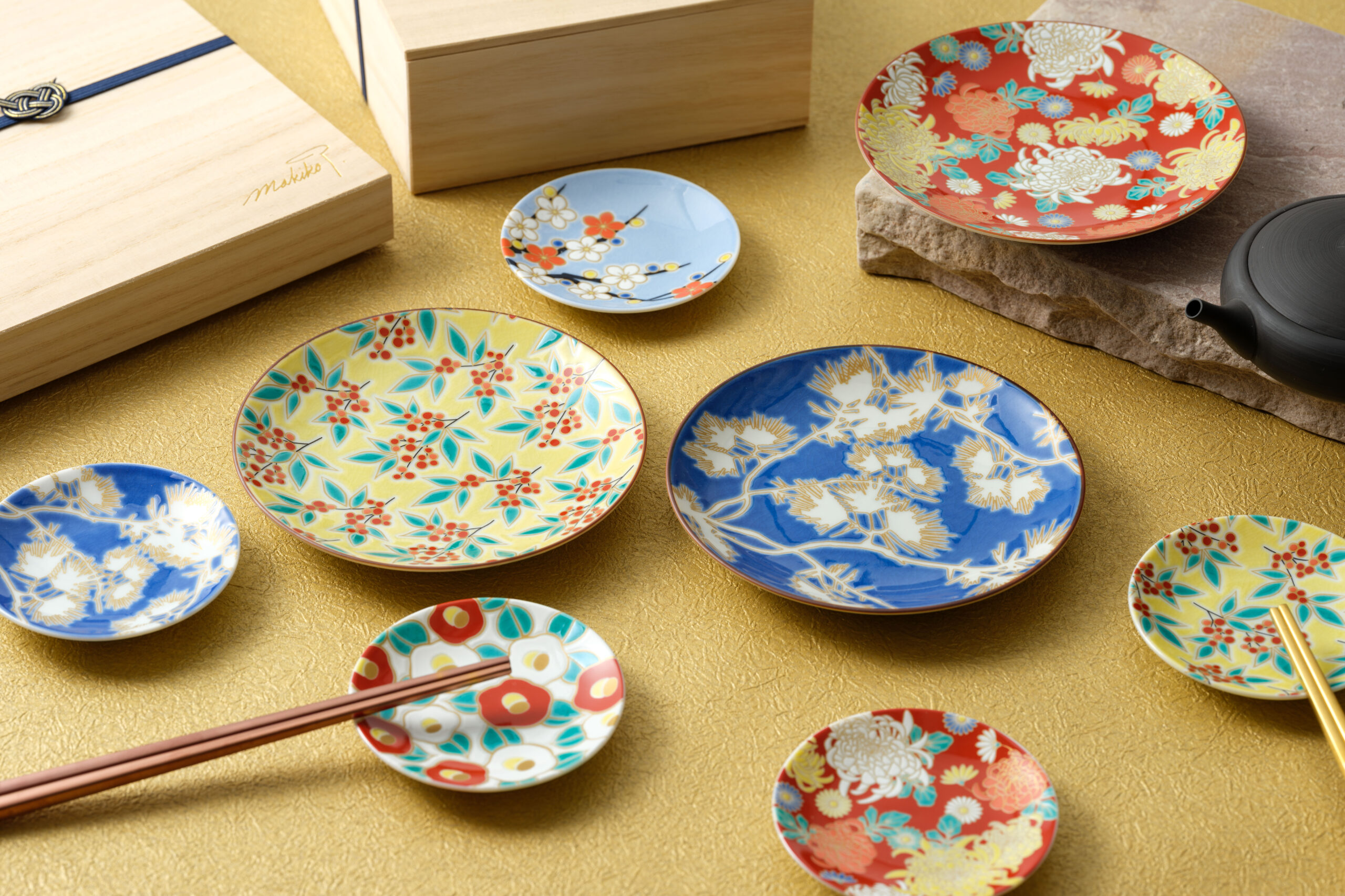 滝沢眞規子 オリジナル九谷焼 | 株式会社オフィスシュナイダー