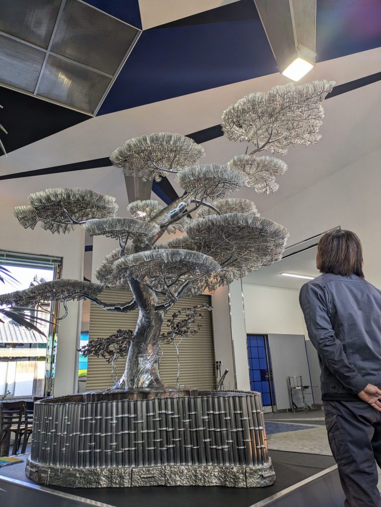 創生の松 ステンレスオブジェ｜制作事例｜(有)大河内 ステンレス製品