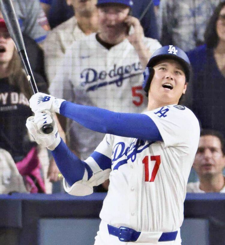 大谷、二刀流で3本塁打 10奪三振で勝ち投手に ドジャース、連覇へ