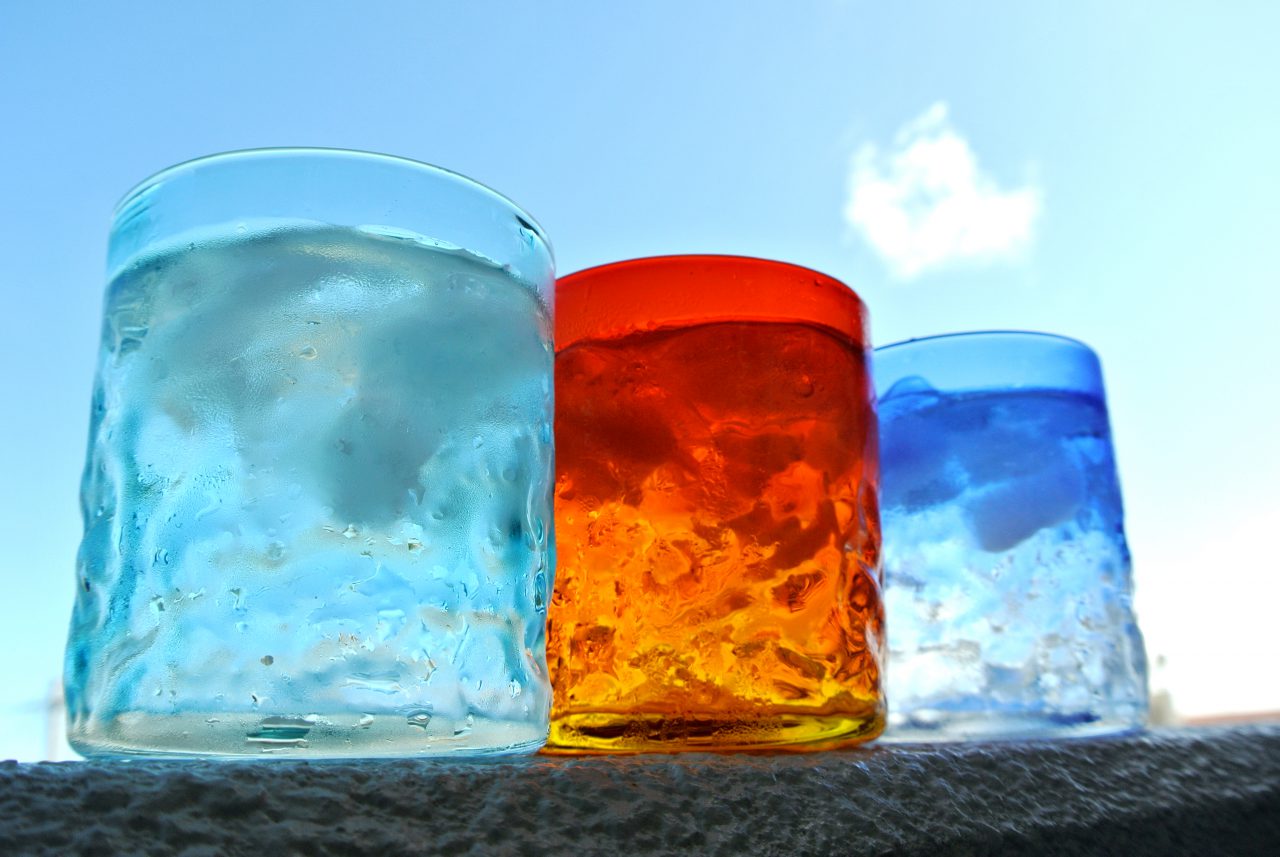 沖縄伝統工芸品「琉球ガラス」の魅力を解説！【歴史・魅力・製法など】 |