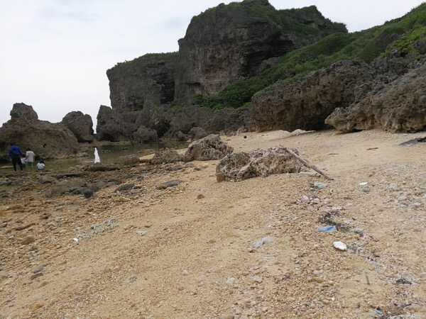 南部の海で貝殻拾い | かまんかまんぬ沖縄暮らし