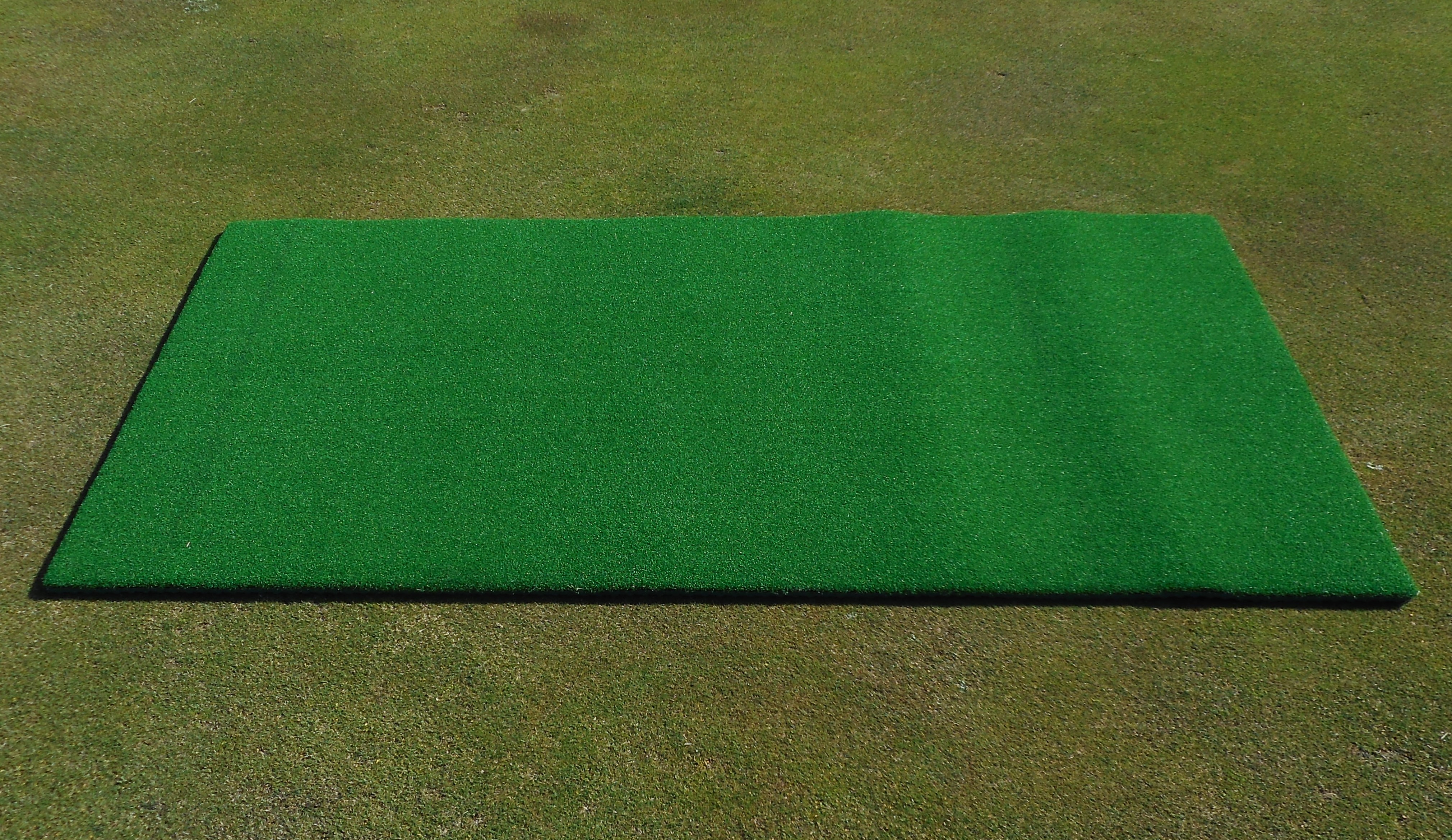 人工芝マット - 軽くて扱いやすいグリーンカバーの決定版