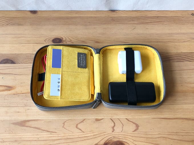 ガジェットもオシャレに持ち運びたい！本格レザーのガジェットポーチ