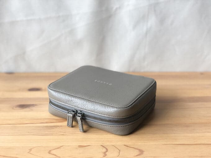 ガジェットもオシャレに持ち運びたい！本格レザーのガジェットポーチ