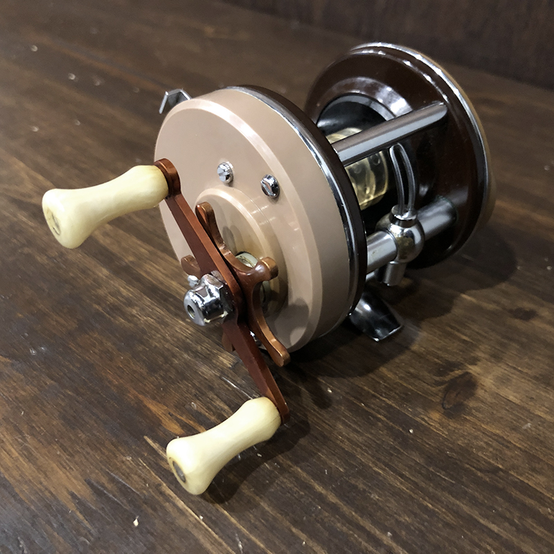 Abu 3000 Brown Tone Waterproof Bait Casting Reel Fn080402 アブ