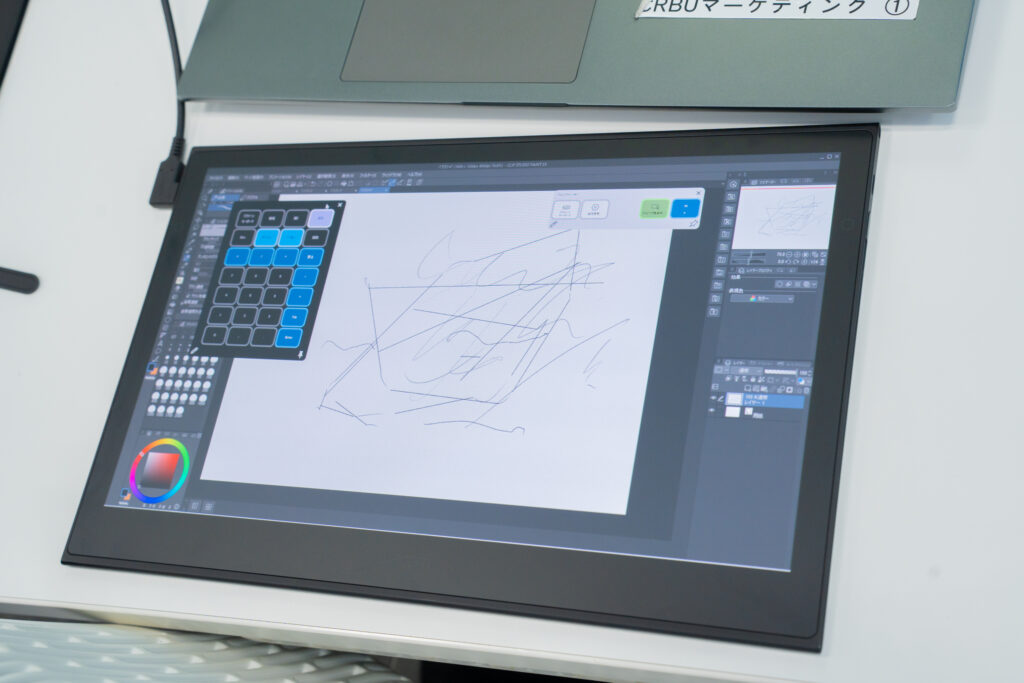 Wacomから薄くて軽い、持ち運びに適した有機EL採用のペンタブレット