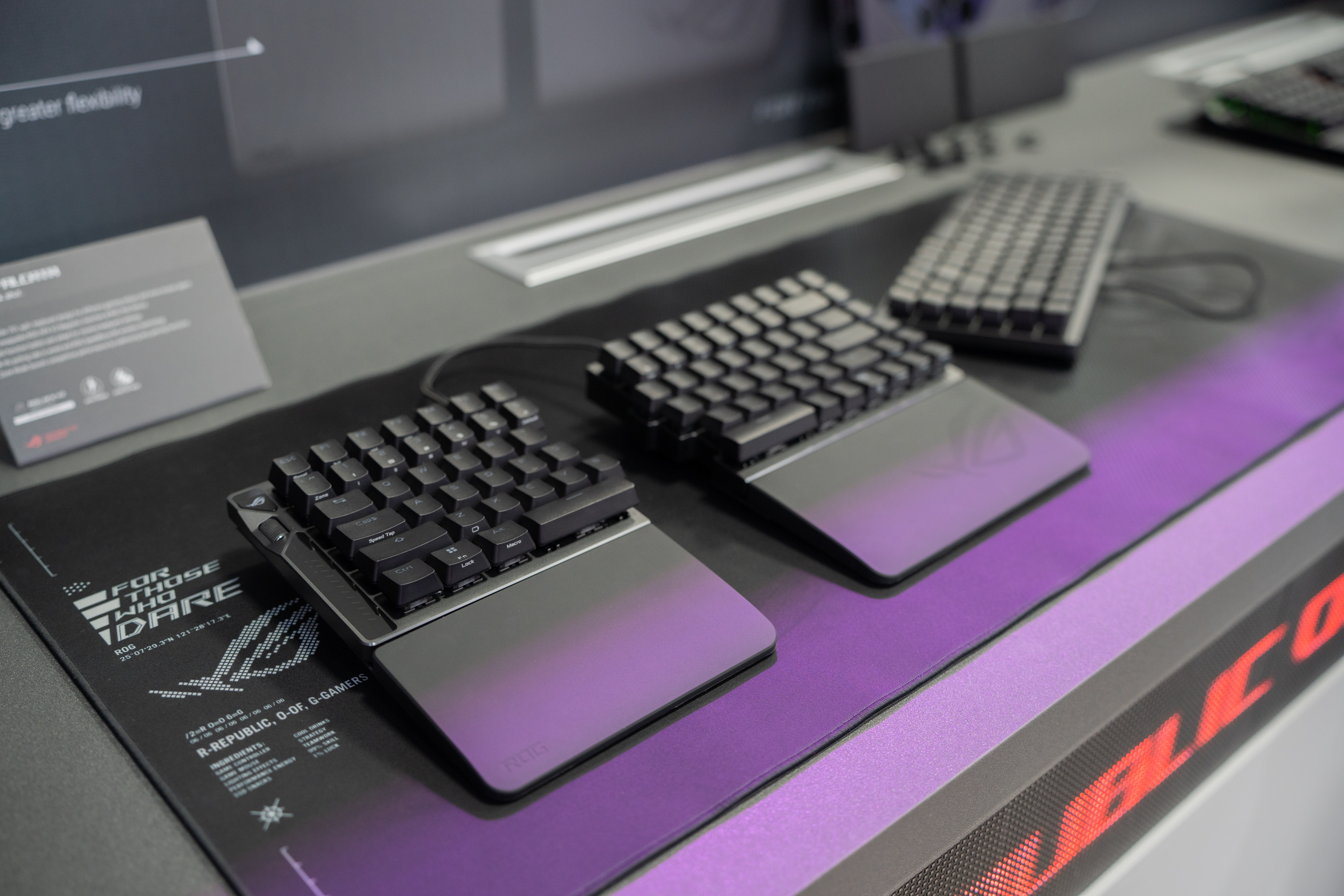 ASUSが分割キーボード「ROG Falcata gaming keyboard」を海外発表