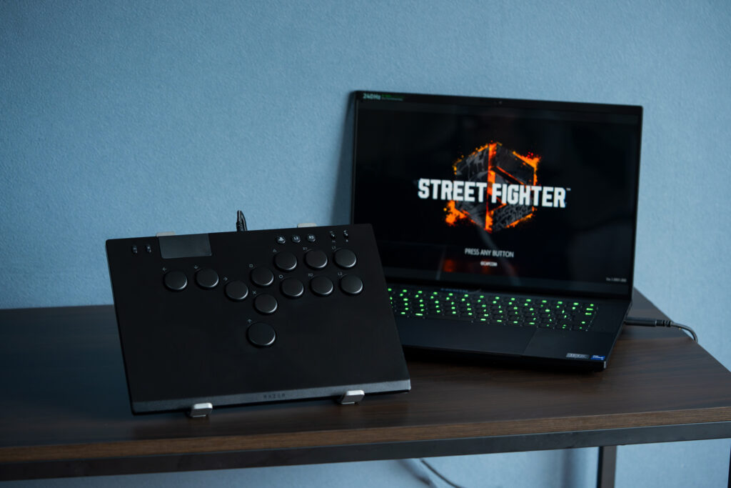 レバーレスアケコン「Razer Kitsune」をストリートファイター6の