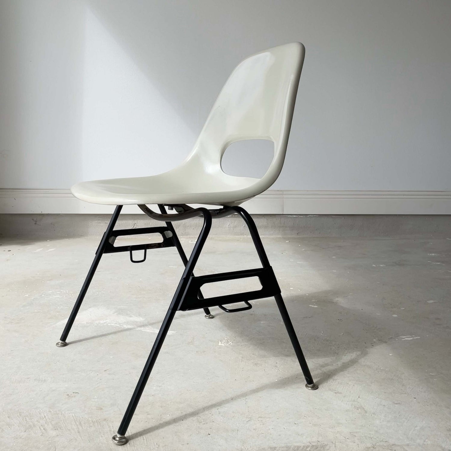 Krueger Herman Miller Eames Fiberglass Shell Chair: See Shipping