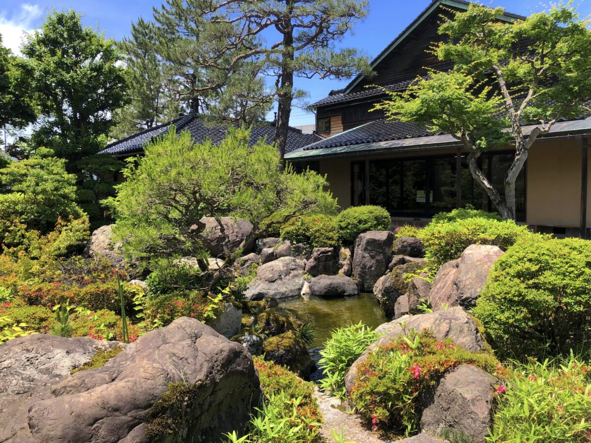 松任ふるさと館庭園“紫雲園” ― 国登録有形文化財…石川県白山市の庭園