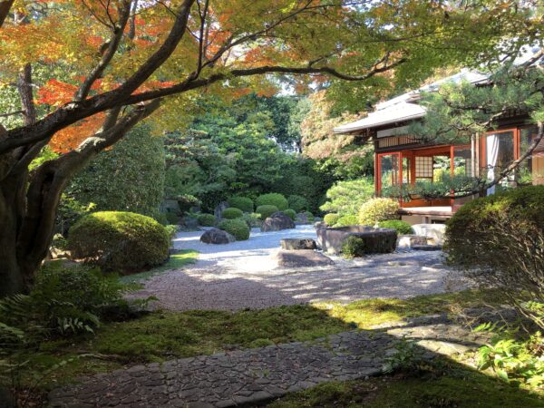 御香宮神社庭園“小堀遠州ゆかりの石庭” ― 中根金作作庭…京都市伏見区の