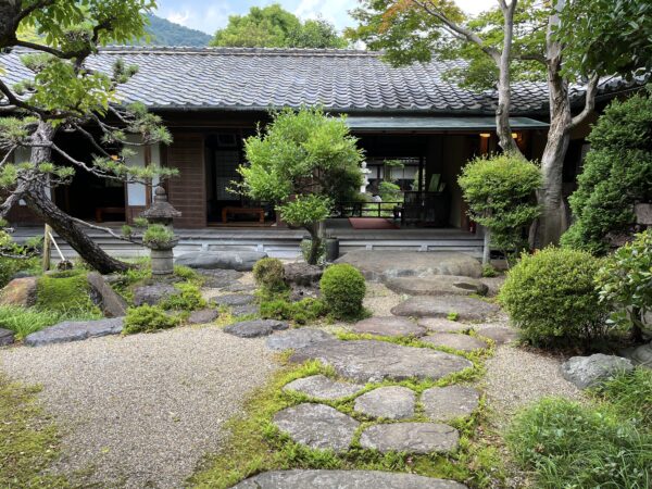 鯉料理 大黒屋 ― 皇族や大物政治家も訪れた老舗…三重県桑名市の庭園